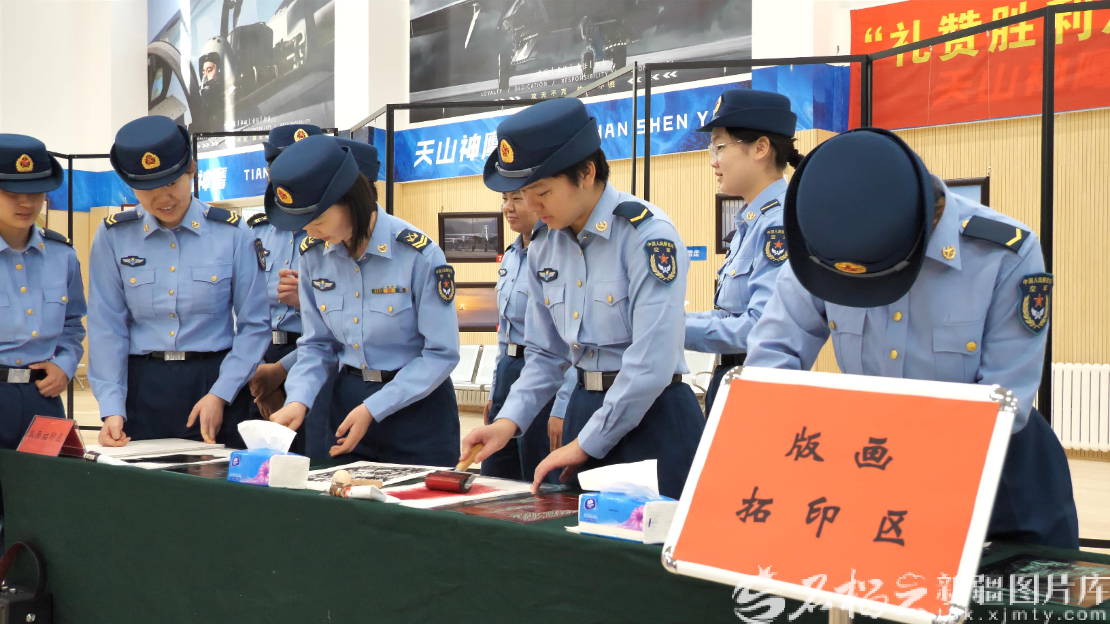 PP电子-以笔墨光影传承抗战精神 驻疆空军部队“礼赞胜利八十载·攻坚百年向未来”